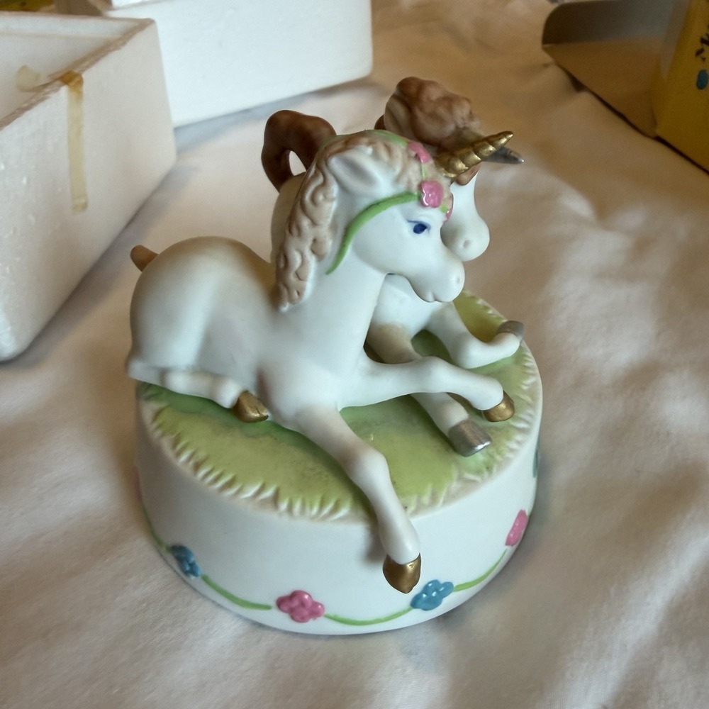 Aldon Unicorn Couple Musical‎ Figurine Rotating Music Box Love Me Tender w/ Box